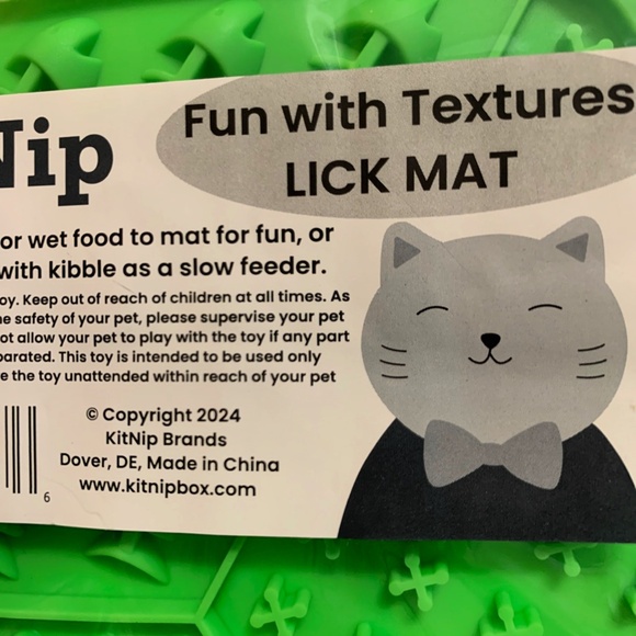 KitNip Box Kitty Cat Texture Lick Mat Mealtime Sensory New with Suction Cups - Picture 6 of 6